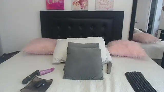 Snapshot of katiehotx chatting on 2, 10, 2025 katiehotx online show from 2, 10, 2025