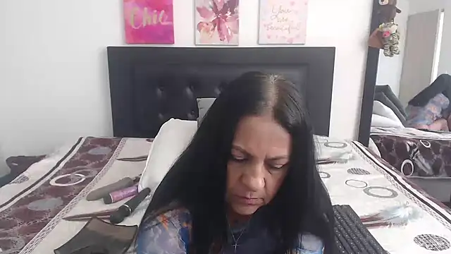 Snapshot of katiehotx chatting on 8, 11, 2025 katiehotx online show from 8, 11, 2025