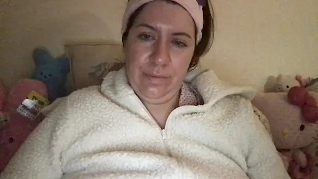 Snapshot of HYPHYtype chatting on 19, 12, 2025 HYPHYtype online show from 19, 12, 2025