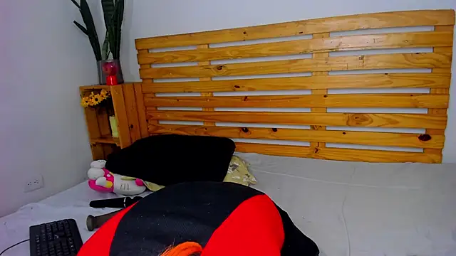 Snapshot of MaryJaneDove chatting on 28, 2, 2025 MaryJaneDove online show from 28, 2, 2025