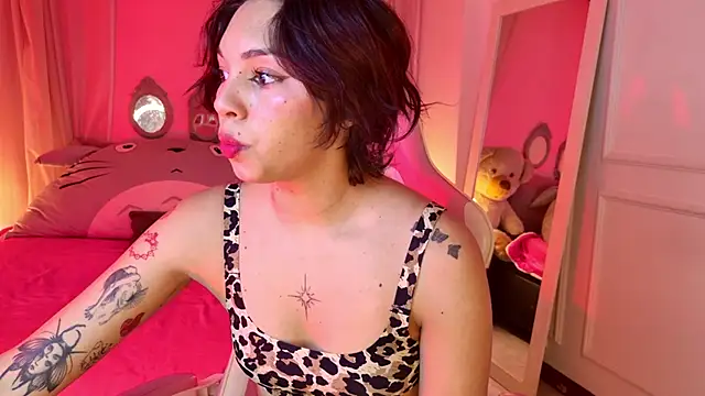 Snapshot of Lyna_love chatting on 21, 10, 2025 Lyna love online show from 21, 10, 2025
