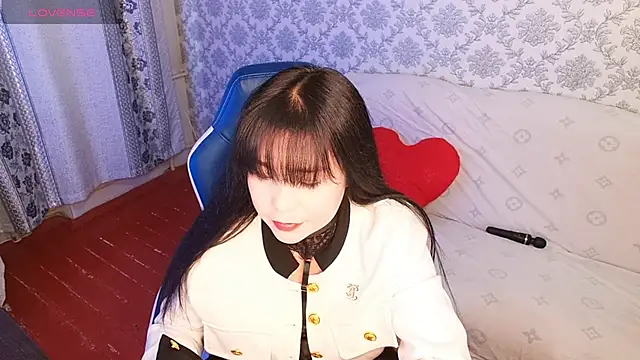 Snapshot of MissValday chatting on 9, 10, 2025 MissValday online show from 9, 10, 2025