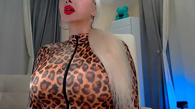 Snapshot of Tremendous_blondie chatting on 4, 2, 2025 Tremendous blondie online show from 4, 2, 2025