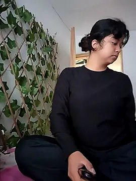 Peach Girll online show from 20, 3, 2025