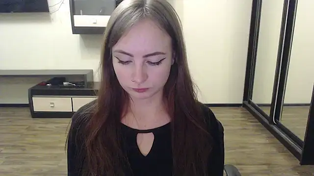 Snapshot of Laralianna chatting on 8, 12, 2024 Laralianna online show from 8, 12, 2024