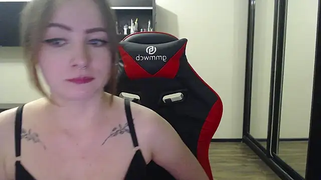 Snapshot of Laralianna chatting on 18, 2, 2025 Laralianna online show from 18, 2, 2025