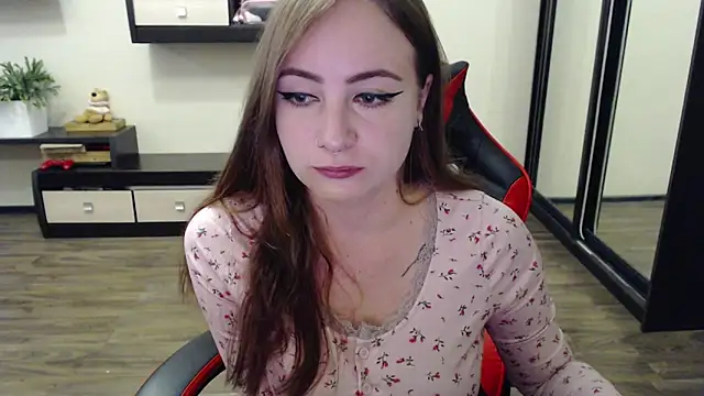 Snapshot of Laralianna chatting on 10, 9, 2025 Laralianna online show from 10, 9, 2025