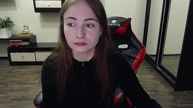 Snapshot of Laralianna chatting on 12, 9, 2025 Laralianna online show from 12, 9, 2025