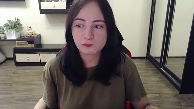 Snapshot of Laralianna chatting on 9, 10, 2025 Laralianna online show from 9, 10, 2025