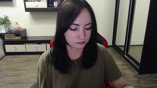 Snapshot of Laralianna chatting on 10, 10, 2025 Laralianna online show from 10, 10, 2025