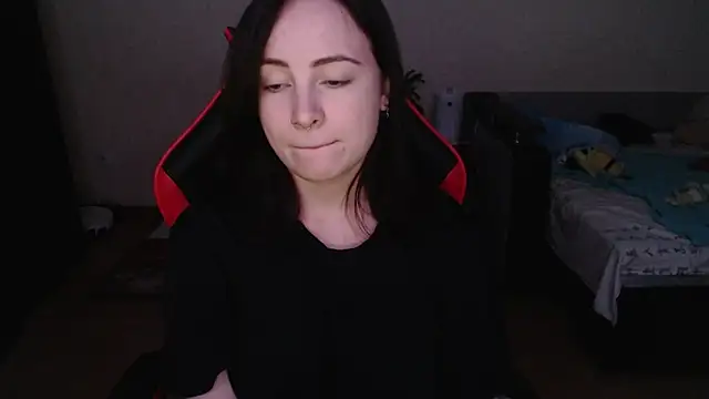 Snapshot of Laralianna chatting on 11, 11, 2025 Laralianna online show from 11, 11, 2025