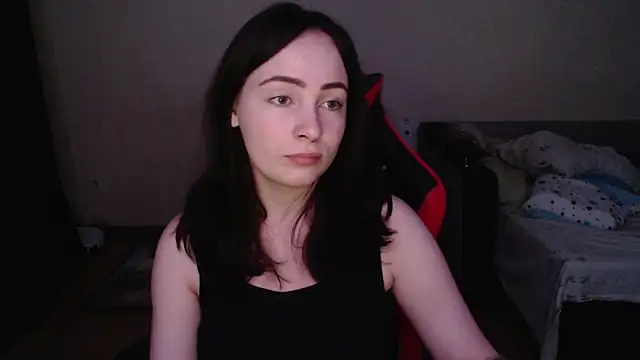 Snapshot of Laralianna chatting on 13, 11, 2025 Laralianna online show from 13, 11, 2025