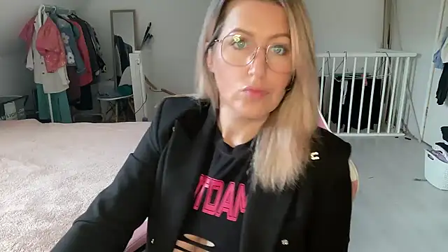 TessToy online show from 6, 11, 2025