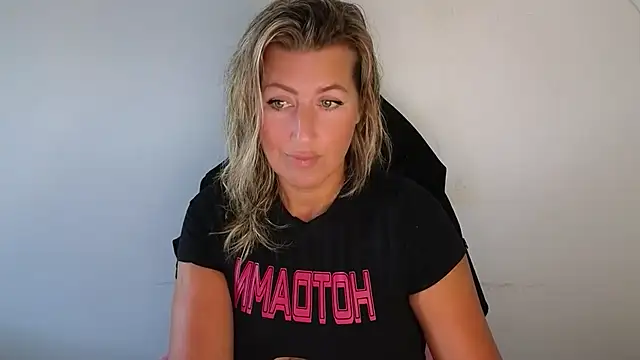 Snapshot of TessToy chatting on 20, 7, 2026 TessToy online show from 20, 7, 2026