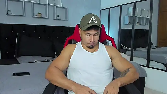 Snapshot of tyler_hank01 chatting on 30, 10, 2025 tyler hank01 online show from 30, 10, 2025