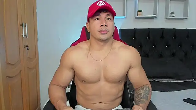 Snapshot of tyler_hank01 chatting on 22, 11, 2025 tyler hank01 online show from 22, 11, 2025