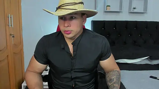 Snapshot of tyler_hank01 chatting on 3, 12, 2025 tyler hank01 online show from 3, 12, 2025