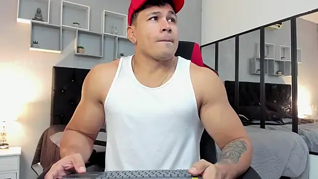 Snapshot of tyler_hank01 chatting on 17, 12, 2025 tyler hank01 online show from 17, 12, 2025