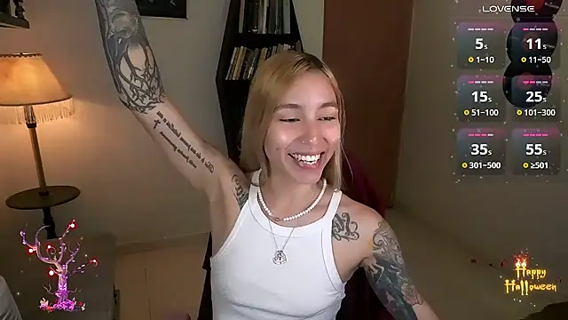 Saucy Jenn online show from 31, 10, 2025