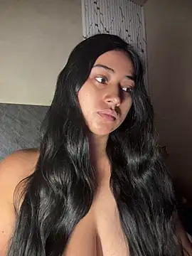 Snapshot of Valentinne_z chatting on 25, 7, 2026 Valentinne z online show from 25, 7, 2026