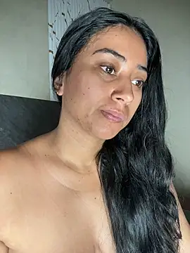 Snapshot of Valentinne_z chatting on 30, 7, 2026 Valentinne z online show from 30, 7, 2026