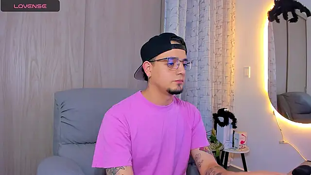 Snapshot of alejandro_calderon1 chatting on 24, 10, 2025 alejandro calderon1 online show from 24, 10, 2025