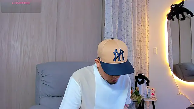 Snapshot of alejandro_calderon1 chatting on 26, 10, 2025 alejandro calderon1 online show from 26, 10, 2025