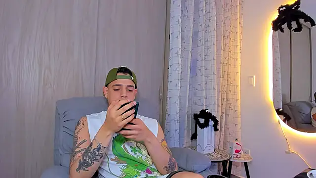 Snapshot of alejandro_calderon1 chatting on 27, 10, 2025 alejandro calderon1 online show from 27, 10, 2025