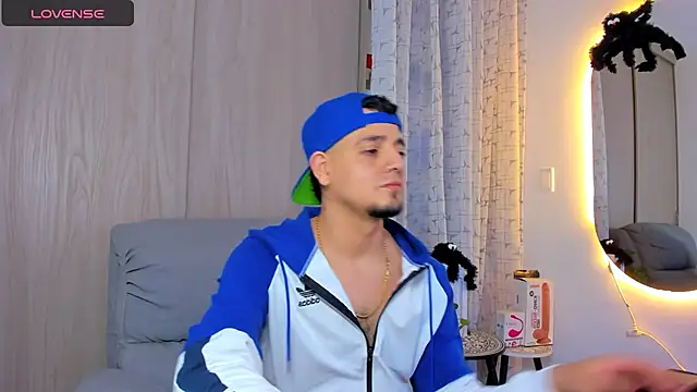 Snapshot of alejandro_calderon1 chatting on 28, 10, 2025 alejandro calderon1 online show from 28, 10, 2025