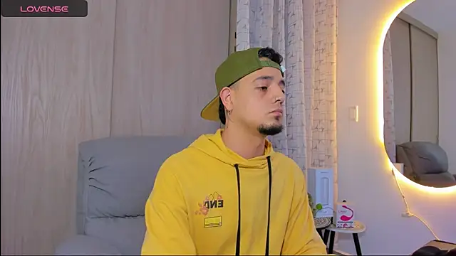 Snapshot of alejandro_calderon1 chatting on 5, 11, 2025 alejandro calderon1 online show from 5, 11, 2025