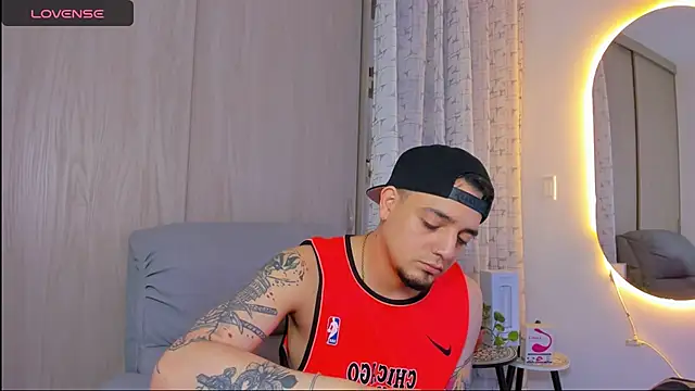 Snapshot of alejandro_calderon1 chatting on 6, 11, 2025 alejandro calderon1 online show from 6, 11, 2025