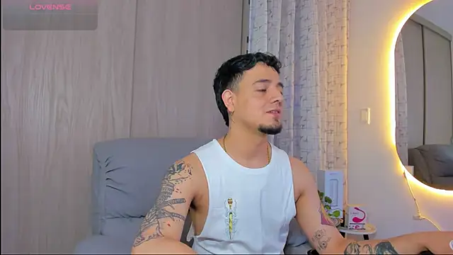 Snapshot of alejandro_calderon1 chatting on 11, 11, 2025 alejandro calderon1 online show from 11, 11, 2025