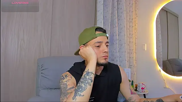 Snapshot of alejandro_calderon1 chatting on 12, 11, 2025 alejandro calderon1 online show from 12, 11, 2025