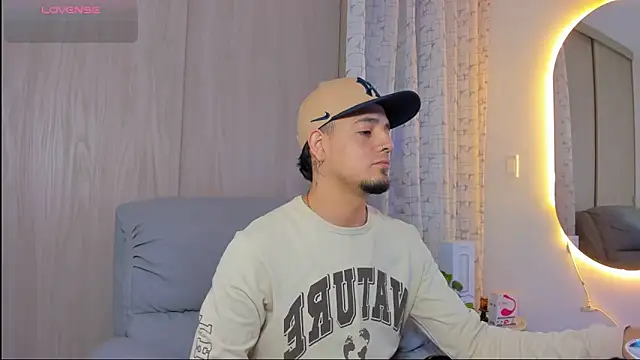 Snapshot of alejandro_calderon1 chatting on 13, 11, 2025 alejandro calderon1 online show from 13, 11, 2025