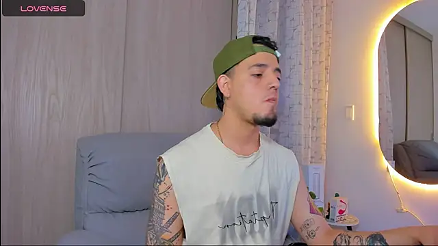 Snapshot of alejandro_calderon1 chatting on 13, 11, 2025 alejandro calderon1 online show from 13, 11, 2025