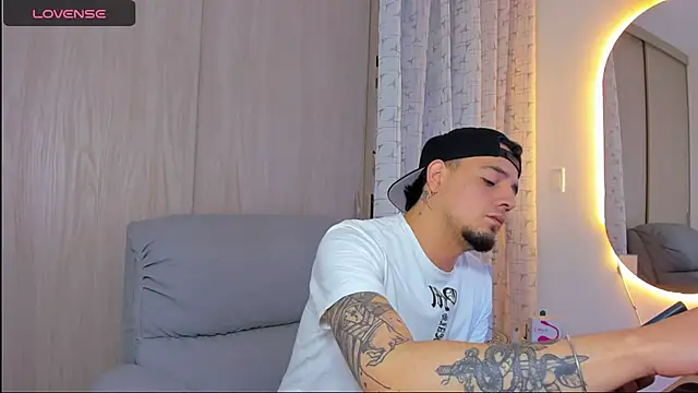 Snapshot of alejandro_calderon1 chatting on 15, 11, 2025 alejandro calderon1 online show from 15, 11, 2025