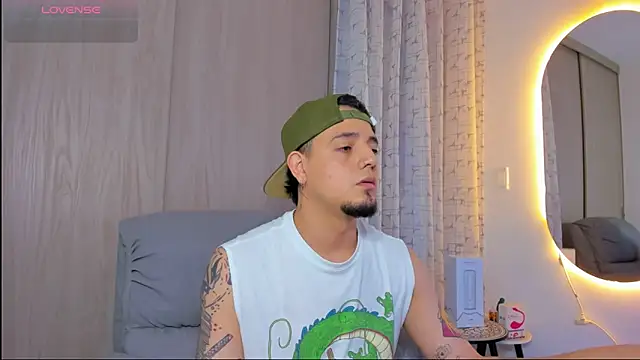 Snapshot of alejandro_calderon1 chatting on 18, 11, 2025 alejandro calderon1 online show from 18, 11, 2025