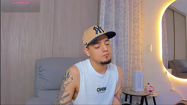 Snapshot of alejandro_calderon1 chatting on 21, 11, 2025 alejandro calderon1 online show from 21, 11, 2025