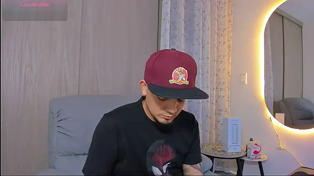 Snapshot of alejandro_calderon1 chatting on 23, 11, 2025 alejandro calderon1 online show from 23, 11, 2025