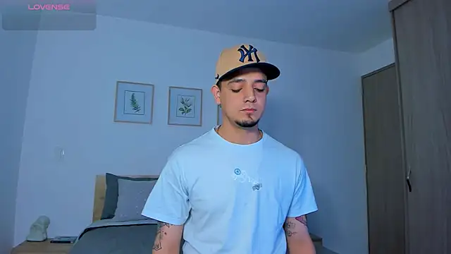 Snapshot of alejandro_calderon1 chatting on 26, 11, 2025 alejandro calderon1 online show from 26, 11, 2025