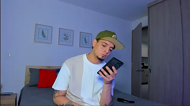 Snapshot of alejandro_calderon1 chatting on 30, 11, 2025 alejandro calderon1 online show from 30, 11, 2025