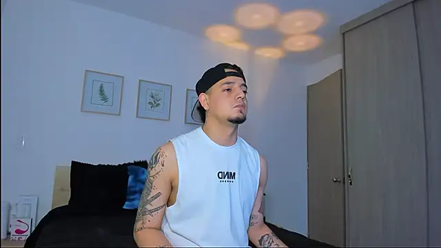 Snapshot of alejandro_calderon1 chatting on 15, 12, 2025 alejandro calderon1 online show from 15, 12, 2025