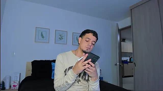 Snapshot of alejandro_calderon1 chatting on 16, 12, 2025 alejandro calderon1 online show from 16, 12, 2025