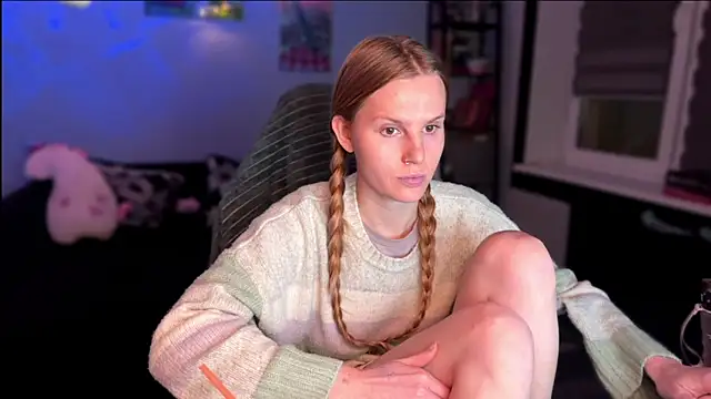 Chanel Gill online show from 21, 12, 2025