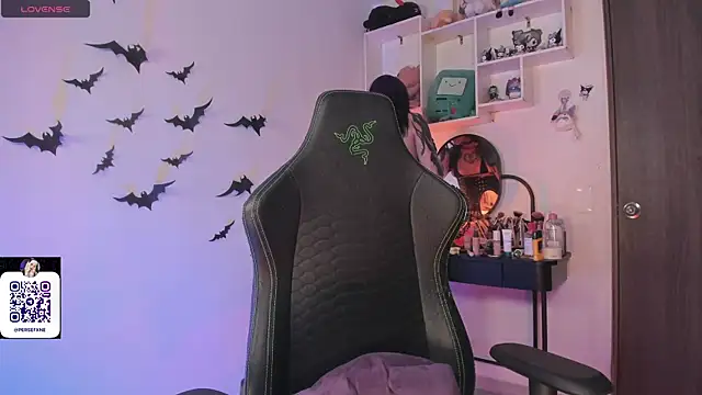 Snapshot of damnliciousss chatting on 14, 11, 2025 damnliciousss online show from 14, 11, 2025