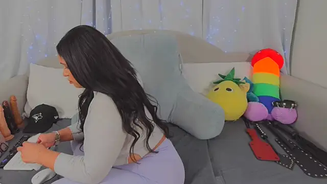 MeghanXO online show from 11, 4, 2026