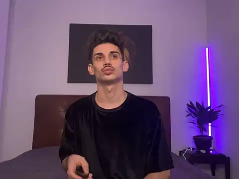 Snapshot of DanielCrush1 chatting on 8, 1, 2025 DanielCrush1 online show from 8, 1, 2025