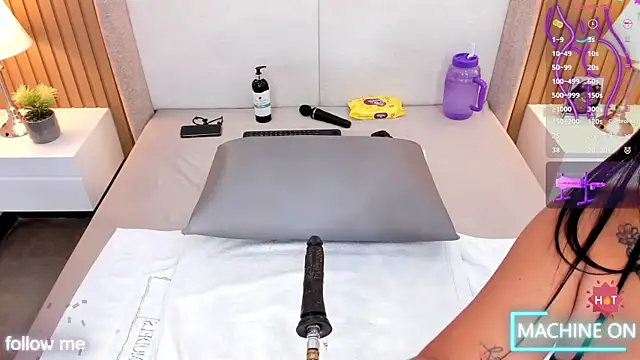 Snapshot of bounce_katty chatting on 9, 10, 2025 bounce katty online show from 9, 10, 2025