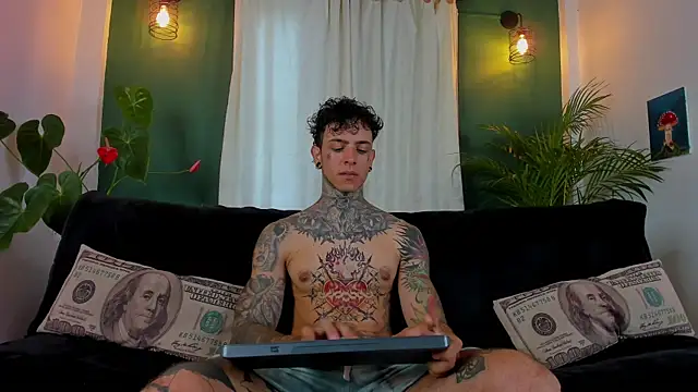 Snapshot of Aron_ford chatting on 9, 6, 2026 Aron ford online show from 9, 6, 2026