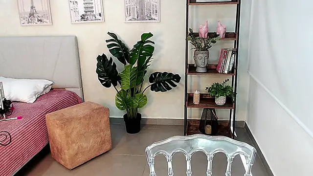 Sassy--Girl online show from 19, 2, 2025